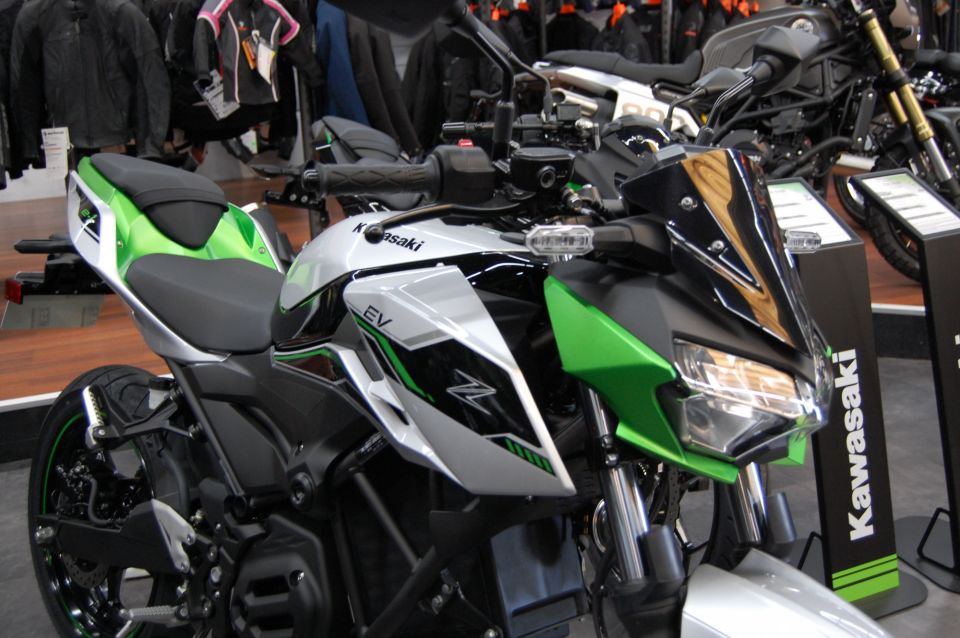 KAWASAKI Ze-1 4