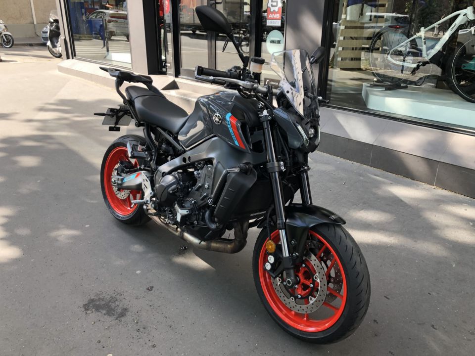 YAMAHA MT-09 4