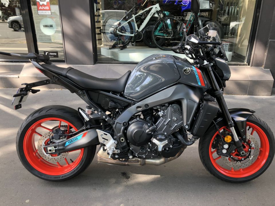 YAMAHA MT-09 4