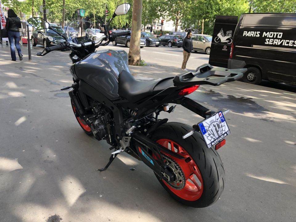YAMAHA MT-09 4