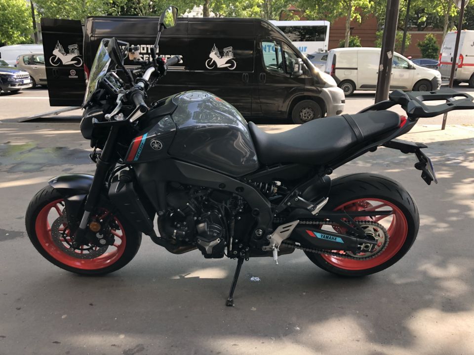 YAMAHA MT-09 4