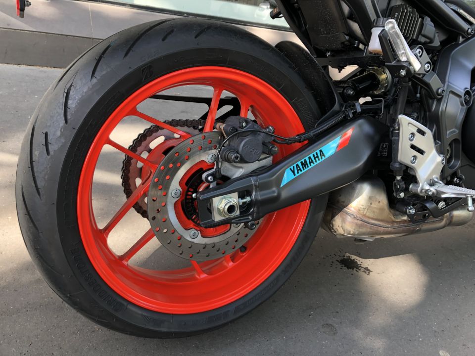 YAMAHA MT-09 4