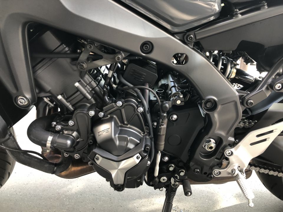 YAMAHA MT-09 4