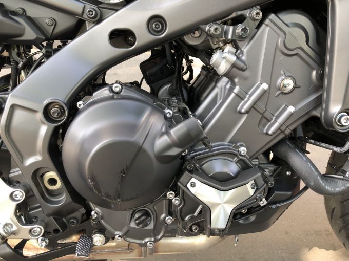 YAMAHA MT-09 4