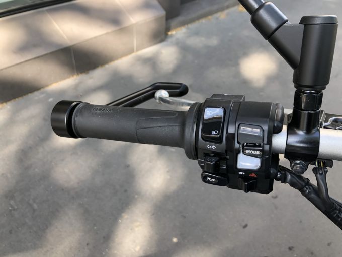 YAMAHA MT-09 4