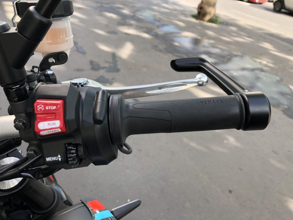 YAMAHA MT-09 4