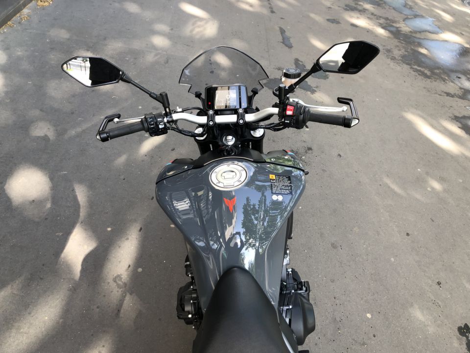 YAMAHA MT-09 4
