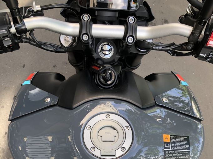 YAMAHA MT-09 4