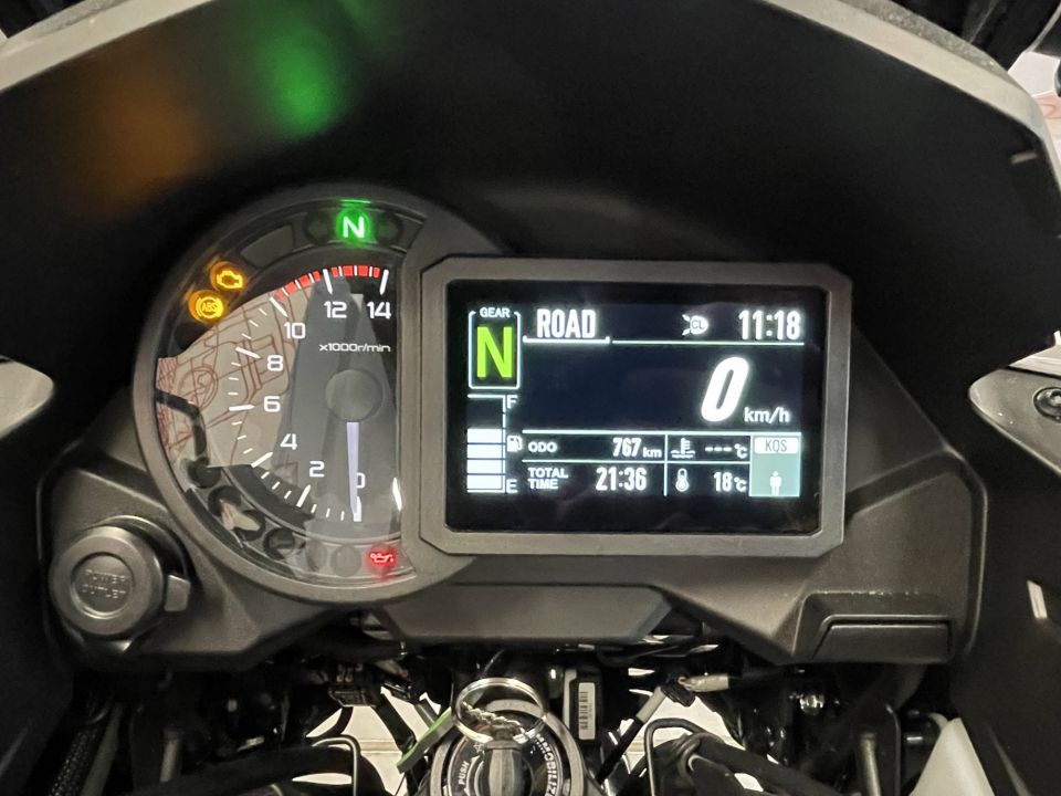 KAWASAKI VERSYS 1100 SE 4