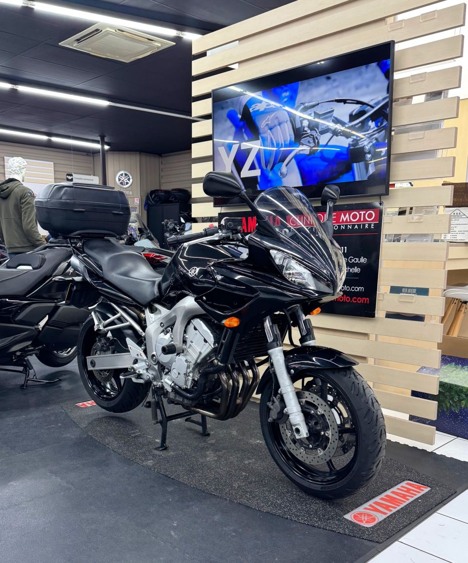 YAMAHA FZ6 (98CV) 4
