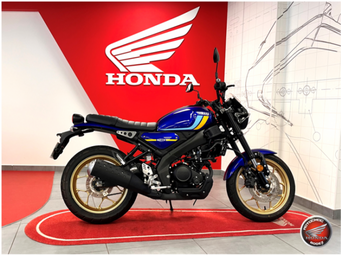 YAMAHA XSR 125 4