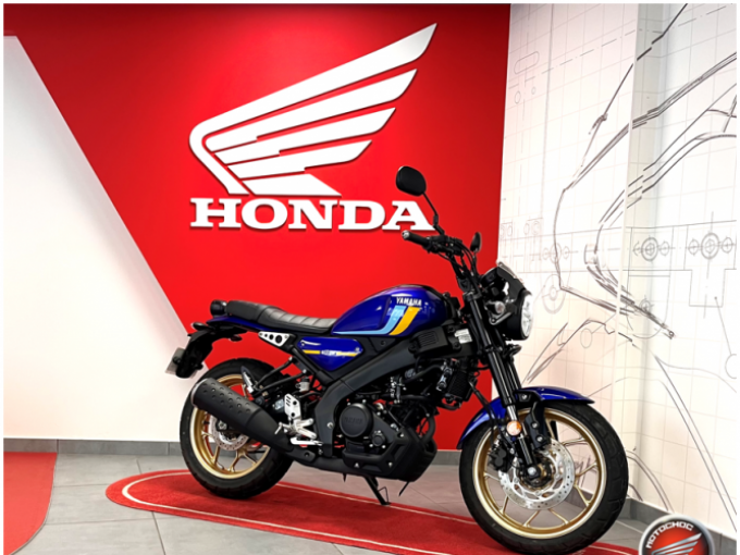 YAMAHA XSR 125 4