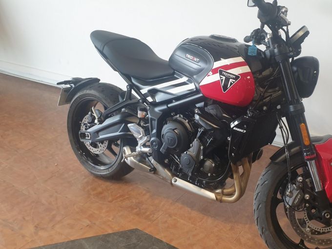 TRIUMPH TRIDENT 660 4