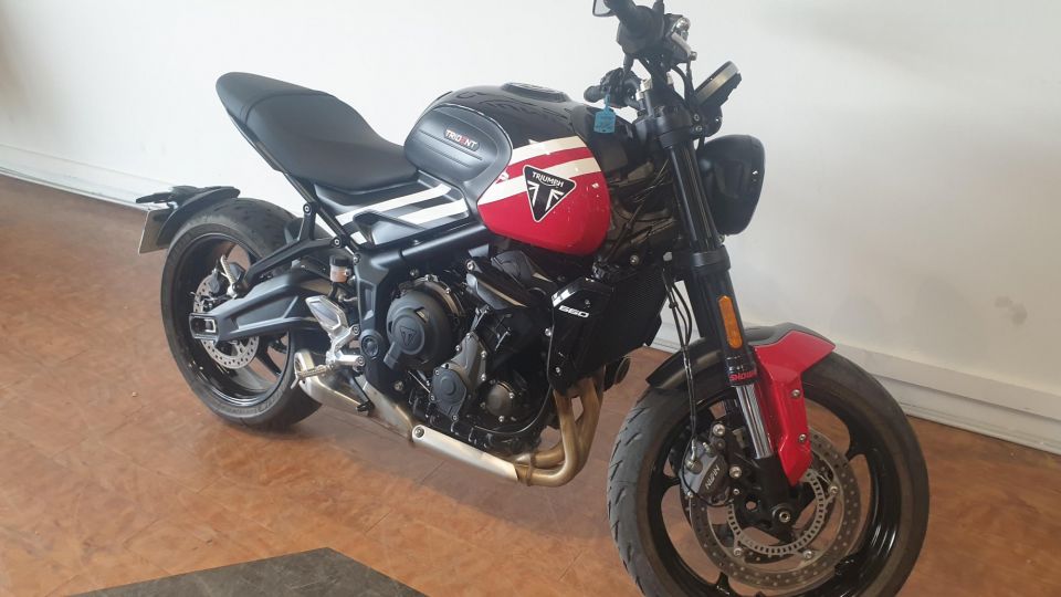 TRIUMPH TRIDENT 660 4