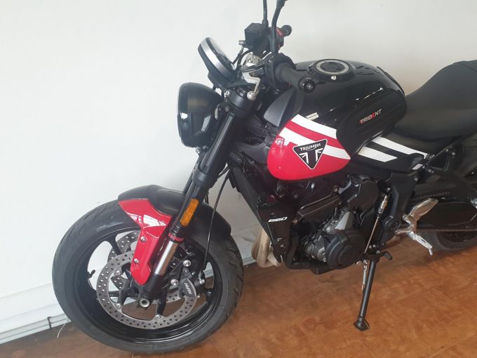 TRIUMPH TRIDENT 660 4