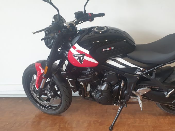 TRIUMPH TRIDENT 660 4