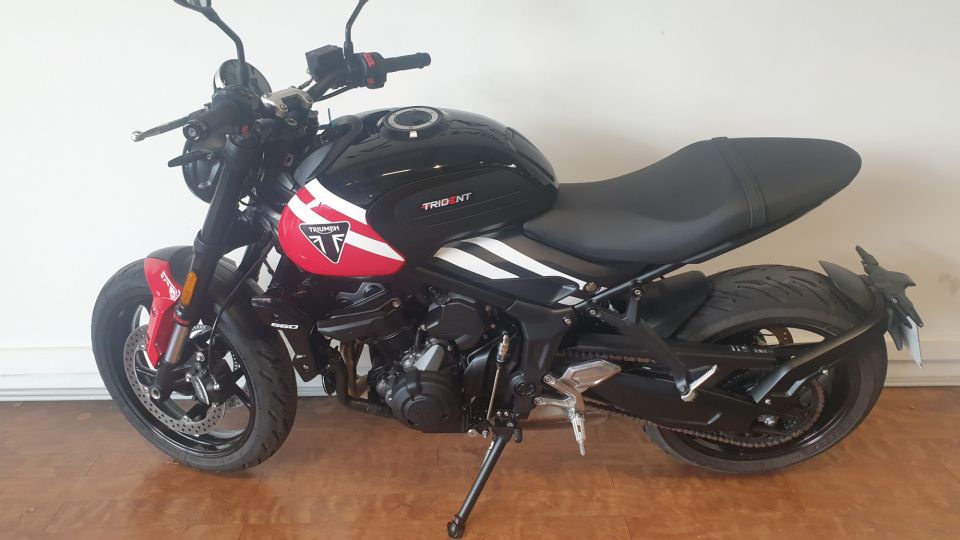 TRIUMPH TRIDENT 660 4