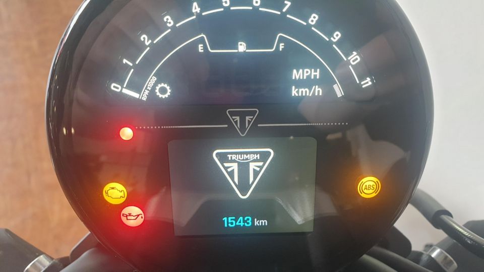 TRIUMPH TRIDENT 660 4