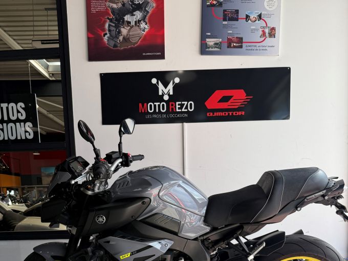 YAMAHA MT-10 4