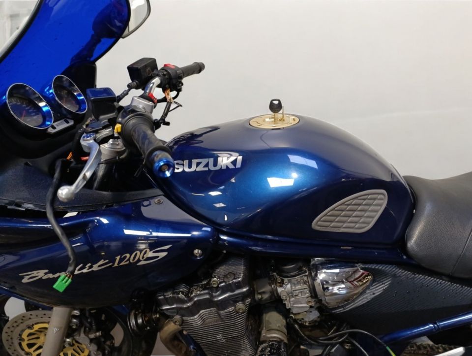 SUZUKI GSF 1200 S BANDIT 4