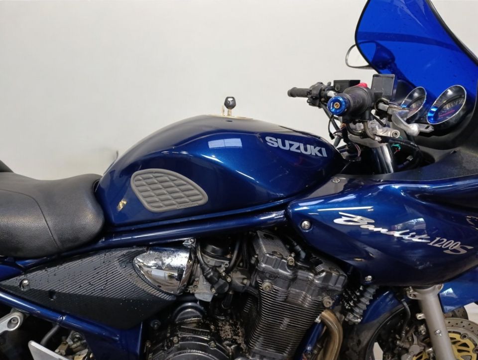 SUZUKI GSF 1200 S BANDIT 4