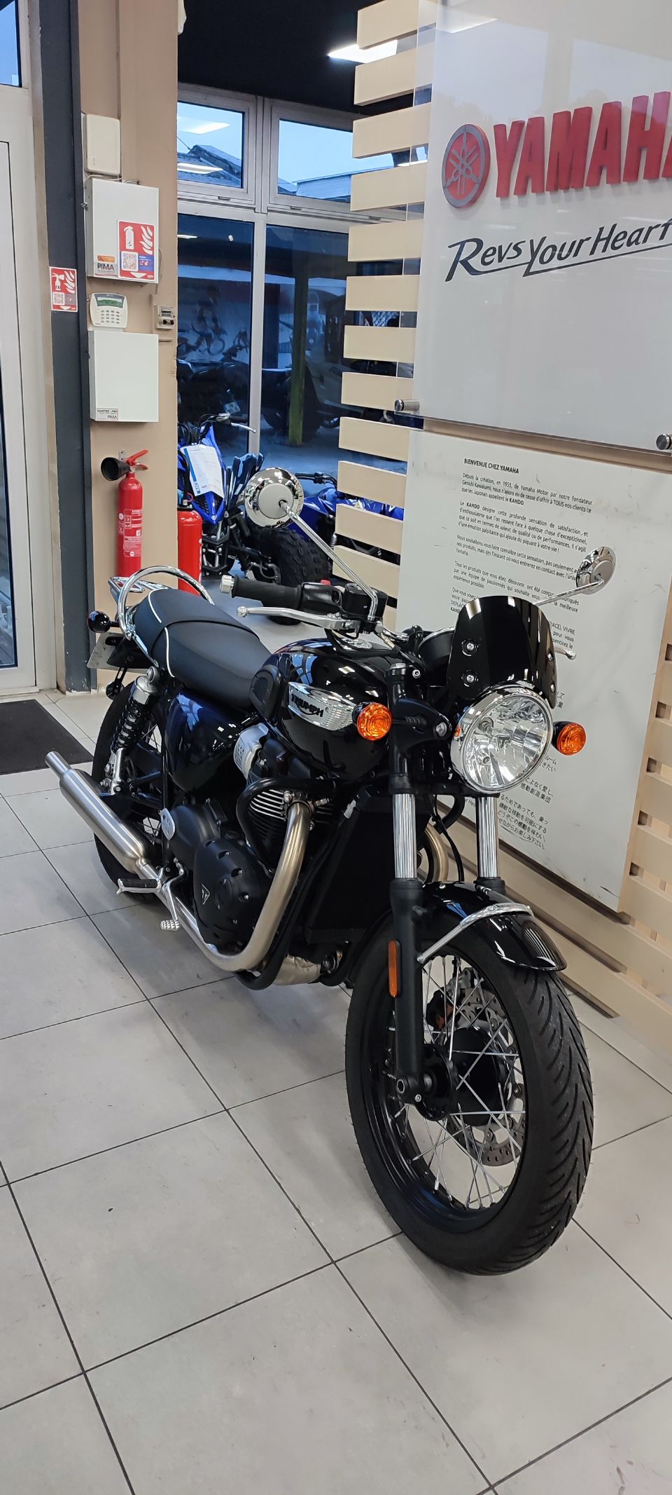 TRIUMPH BONNEVILLE T100 900 4