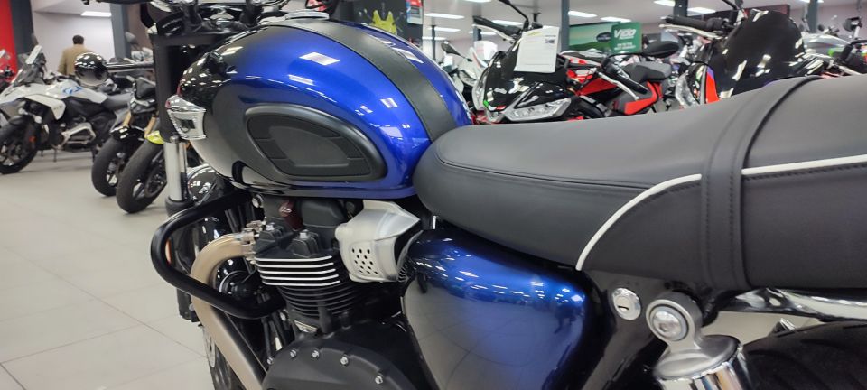 TRIUMPH BONNEVILLE T100 900 4