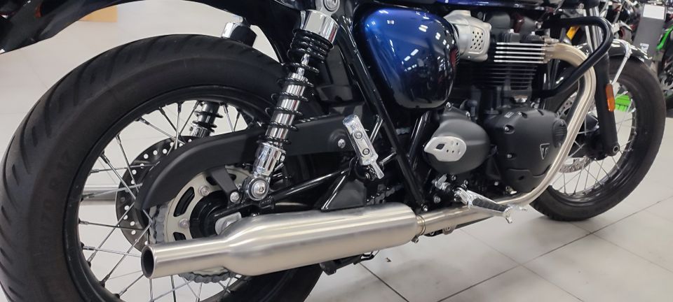 TRIUMPH BONNEVILLE T100 900 4