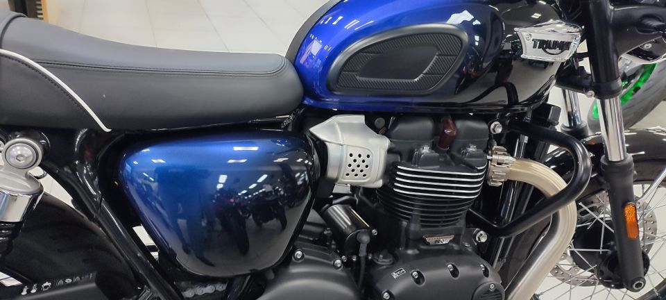 TRIUMPH BONNEVILLE T100 900 4