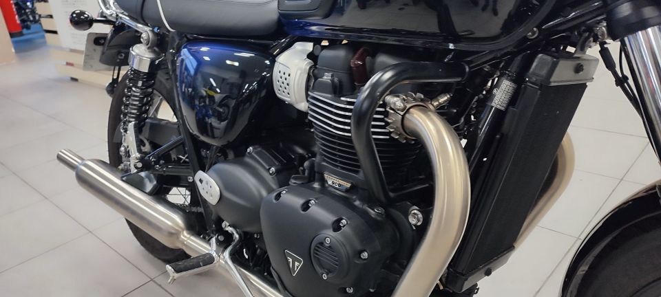 TRIUMPH BONNEVILLE T100 900 4