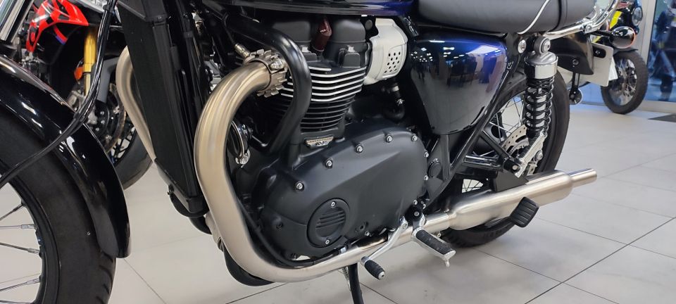 TRIUMPH BONNEVILLE T100 900 4