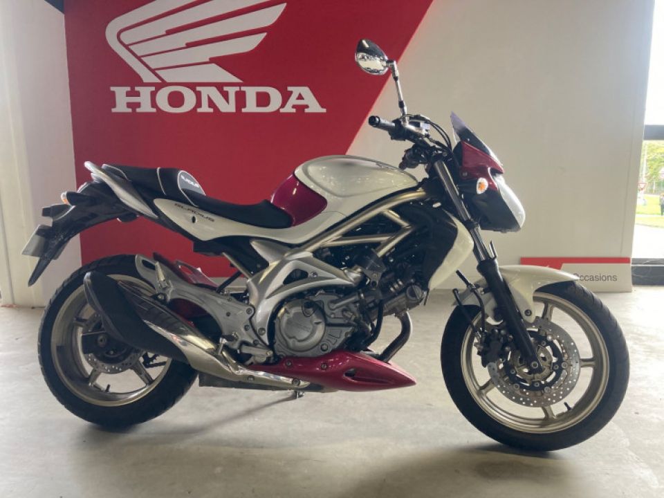 SUZUKI GLADIUS 650 4