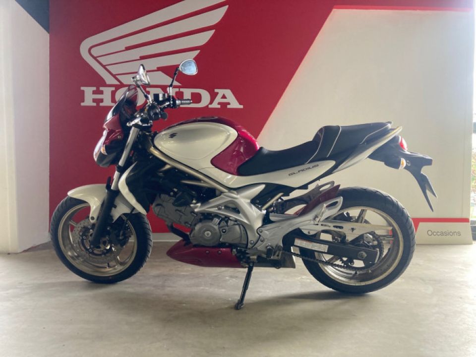 SUZUKI GLADIUS 650 4