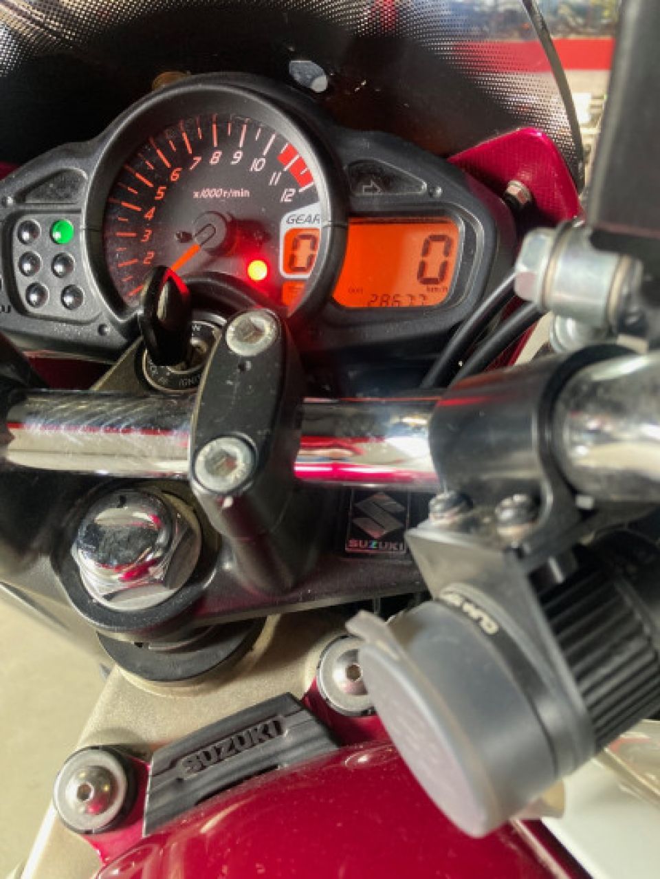 SUZUKI GLADIUS 650 4