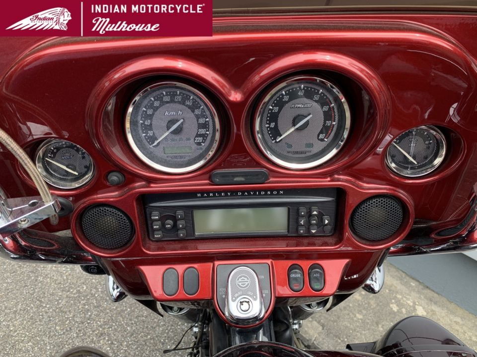 HARLEY-DAVIDSON TOURING STREET GLIDE 1800 ULTRA CVO 4