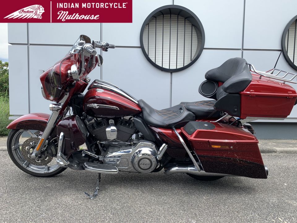 HARLEY-DAVIDSON TOURING STREET GLIDE 1800 ULTRA CVO 4