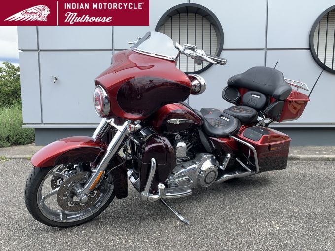 HARLEY-DAVIDSON TOURING STREET GLIDE 1800 ULTRA CVO 4