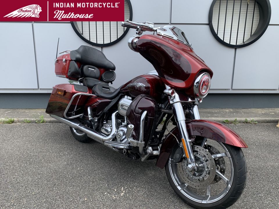 HARLEY-DAVIDSON TOURING STREET GLIDE 1800 ULTRA CVO 4