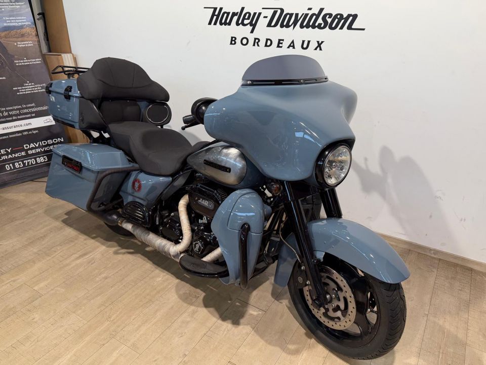 HARLEY-DAVIDSON TOURING STREET GLIDE 1800 CVO 4