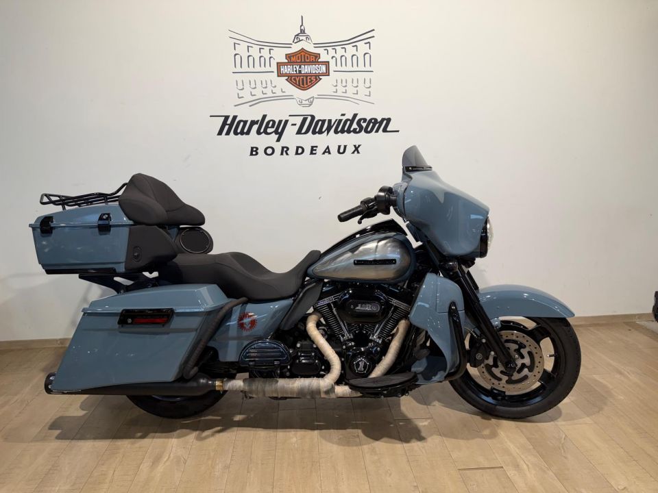 HARLEY-DAVIDSON TOURING STREET GLIDE 1800 CVO 4