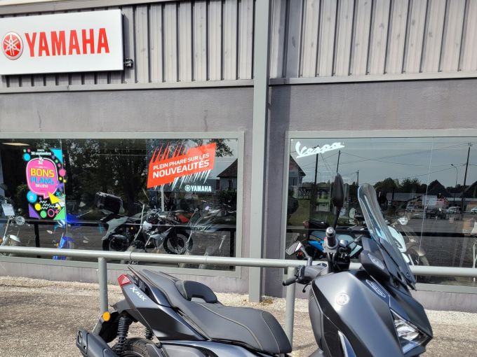 YAMAHA XMAX 125 TECH MAX 4
