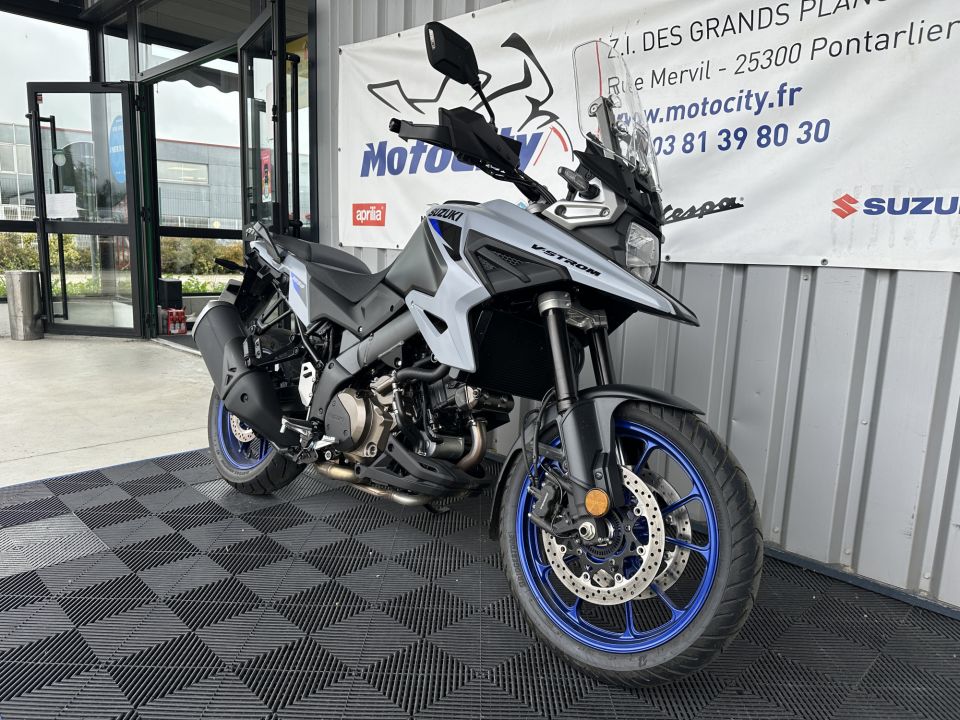 SUZUKI V-STROM 1050SE 4