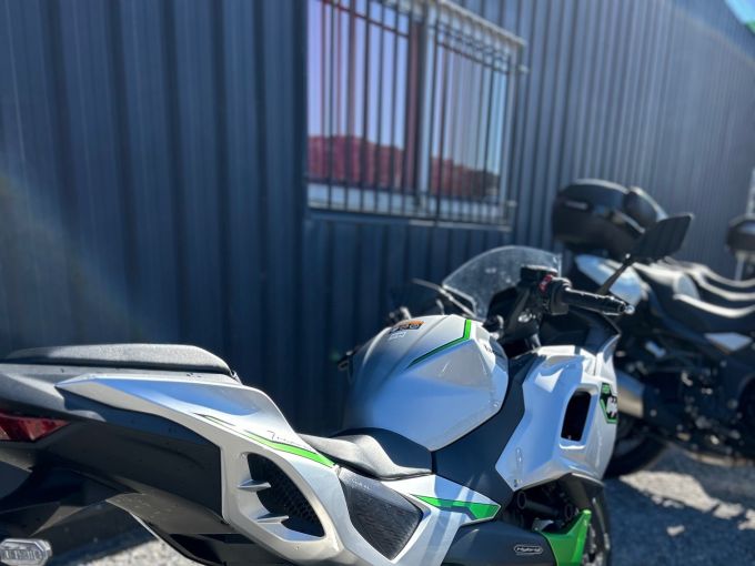 KAWASAKI Ninja 7 Hybrid 4