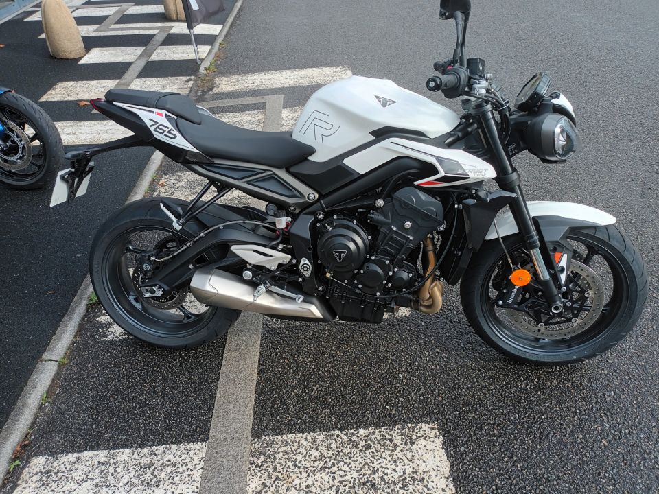 TRIUMPH STREET TRIPLE 765 R 4