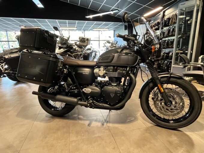 TRIUMPH Bonneville T120 Black 4