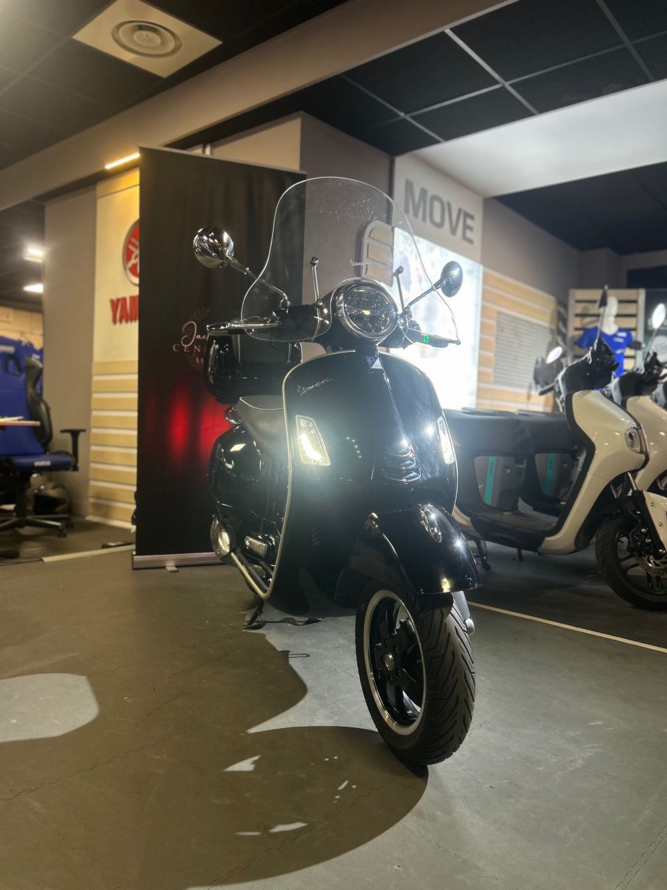 PIAGGIO GTS 310 HPE 4
