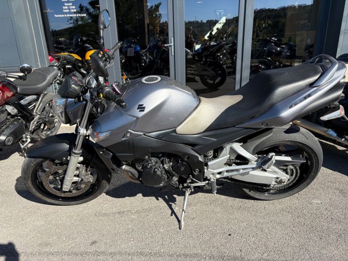 SUZUKI GSR 600 4