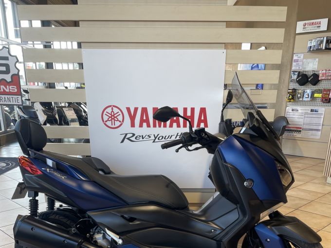 YAMAHA XMAX 300 4