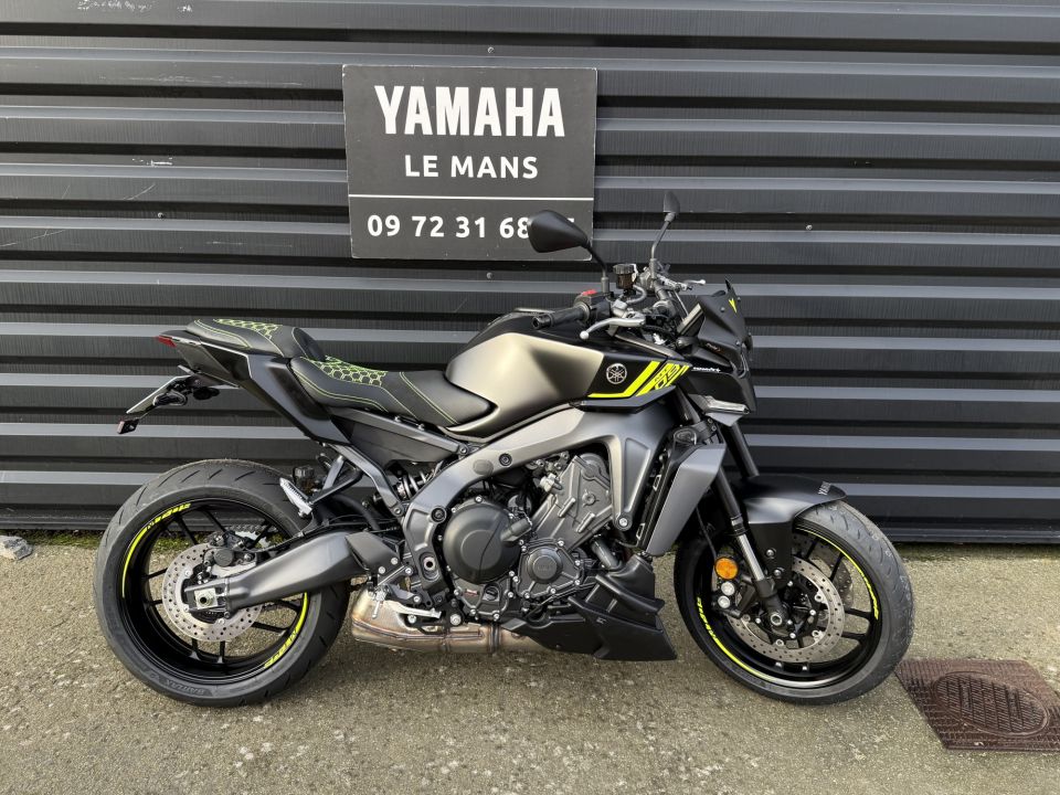 YAMAHA MT-09 4