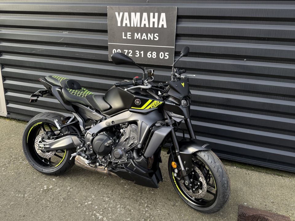 YAMAHA MT-09 4